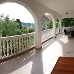 Ela * Prvić Luka