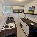 Ela Apartamento *